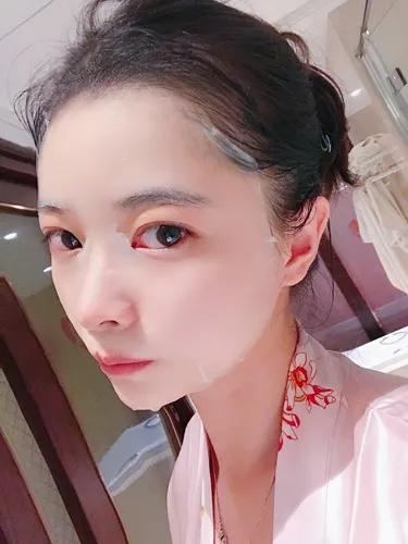 国庆出游护肤指南,夏天出游怎样系丝巾防晒