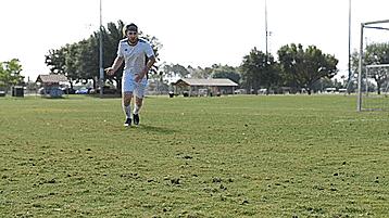 十个足球比赛常用过人教学,球场上的经典技巧大家都学一学吧