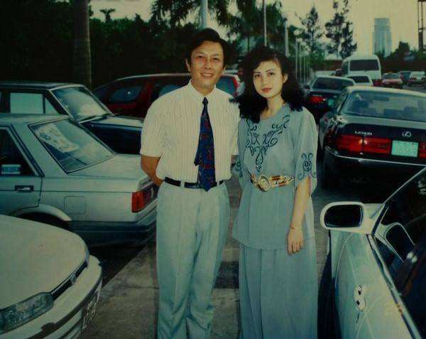 唐国强的两段婚姻：原配35岁除夕夜自杀，娶小12岁壮丽，今很幸福