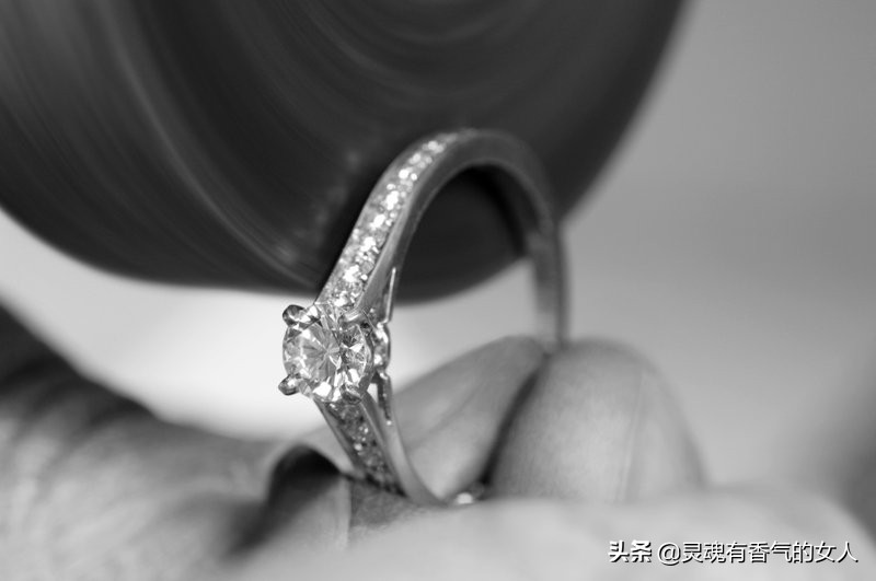 从来不找明星做代言的广告品牌,从不找明星代言的运动品牌