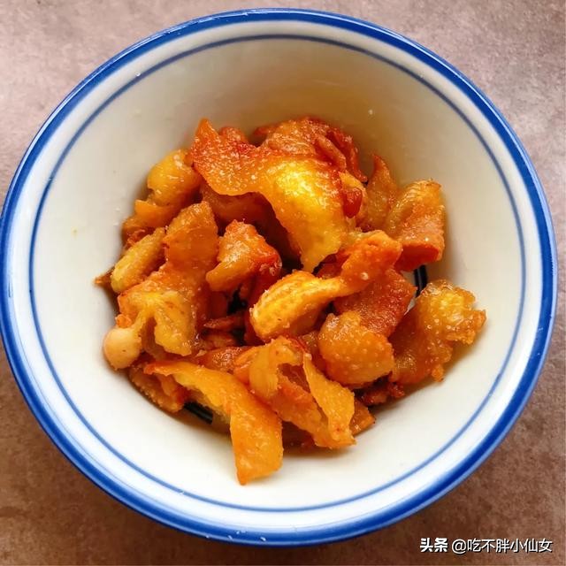 老母鸡太肥腻没法下口？做成这种神仙美食，恐怕很多人没吃过