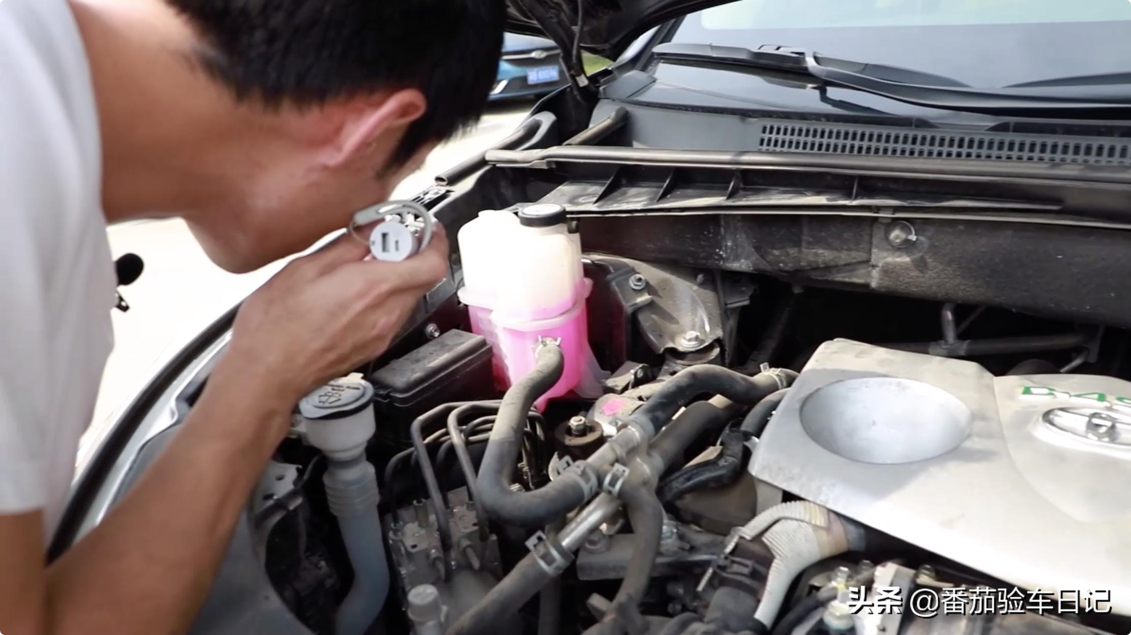 帮客户检测不到两年的丰田汉兰达，价格略高但是车况很值