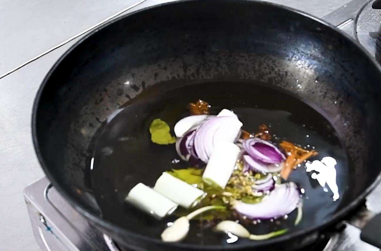 正宗的酸辣粉配方制作视频,酸辣粉的做法大全视频播放