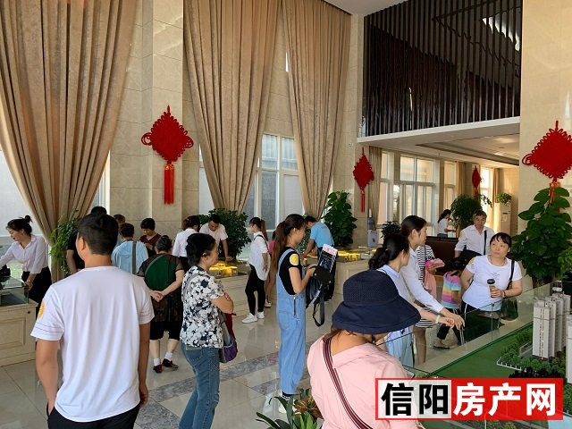 火爆!信阳多个售楼部挤满了人,抢房现场大曝光