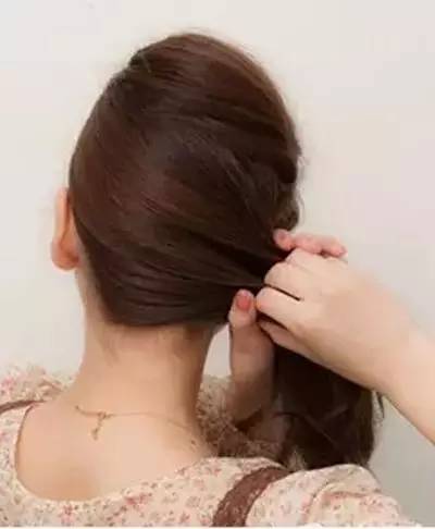 今年流行的侧编发,减龄全编发型