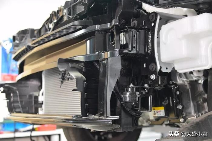 大众速腾卓越版与超越版对比,大众速腾1.2t对比亚洲狮