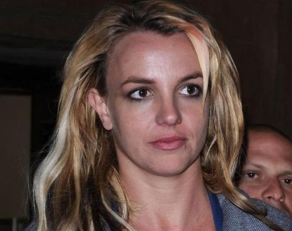 小甜甜布兰妮38岁时被父亲监督,小甜甜布兰妮父亲被截肢