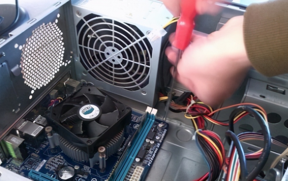 电脑主板坏怎么替换,电脑更换主板提升大吗