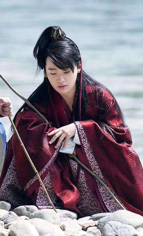 郭麒麟现在是否反超岳云鹏了,郭麒麟挣钱德云社分成吗