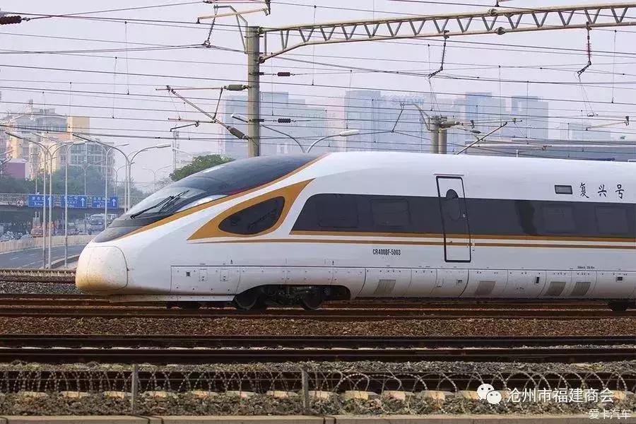 复兴号高铁出发和进站,复兴号高铁动车