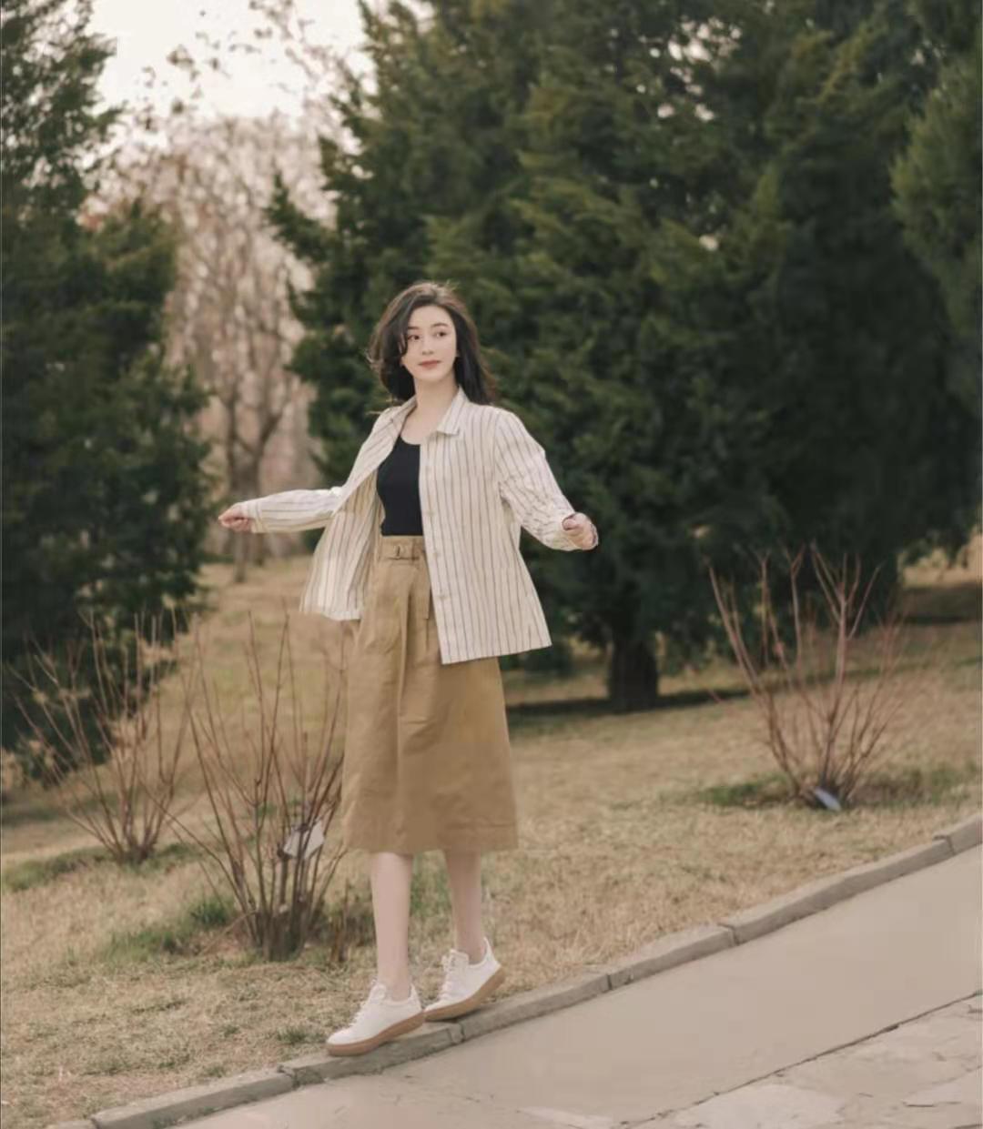 卡其色风衣怎么搭配衣服,卡其色衣服搭配什么毛衣