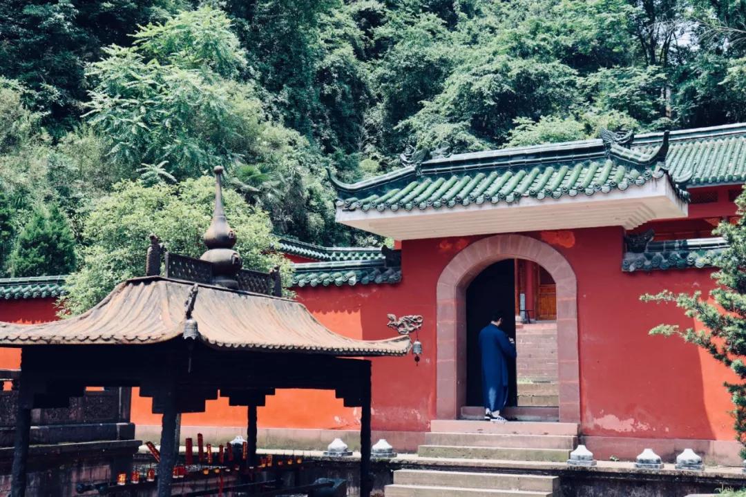 五一山顶云海露营攻略,云海悬崖旅游攻略