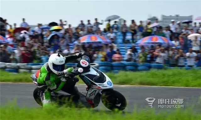 比亚乔sr150真实油耗,比亚乔sr150百公里加速