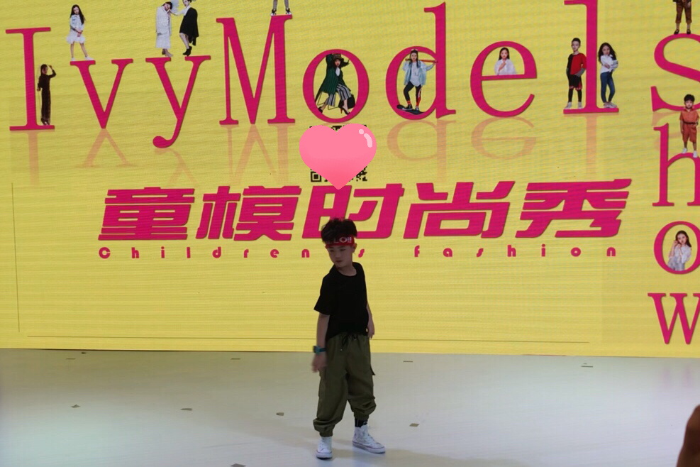 艾薇模特,艾薇儿走秀