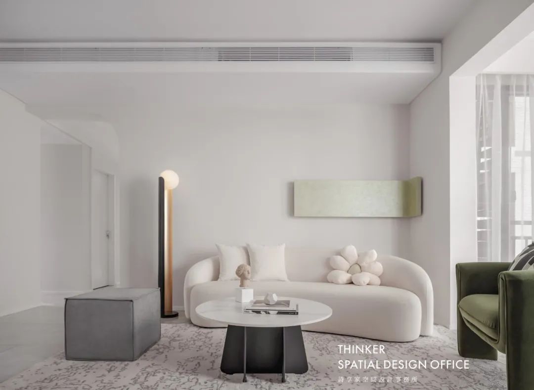 首发丨裹上舒缓奶油色，她的家柔软又高级