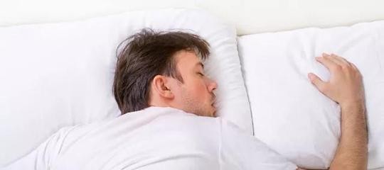 枕枕头有坏处吗,枕圆形枕头的好处