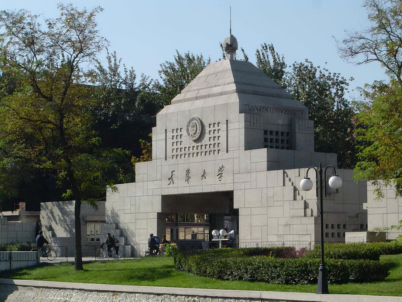 东南大学和大连理工哪个学校好,大连理工大学好还是东南大学好