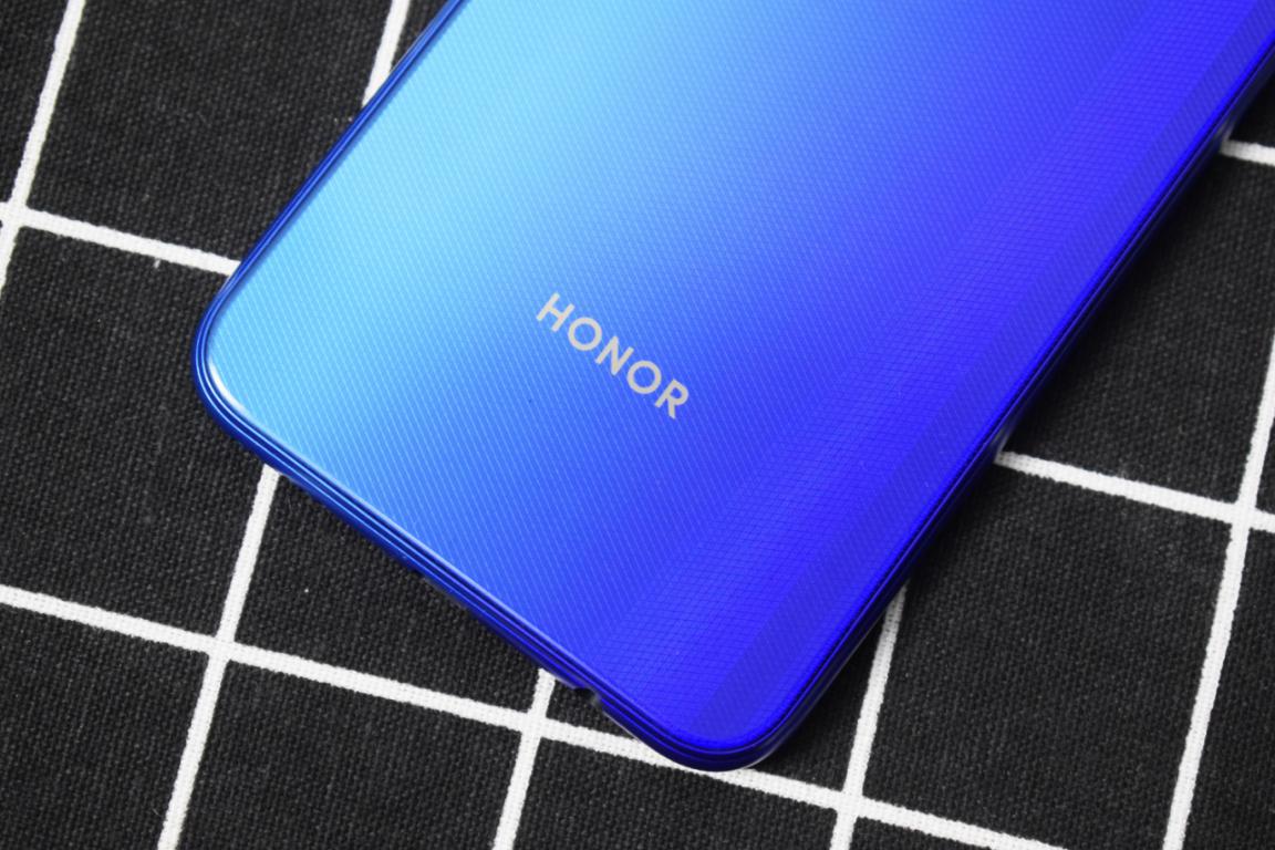 荣耀play3评测跑多少分,荣耀play3值得买么