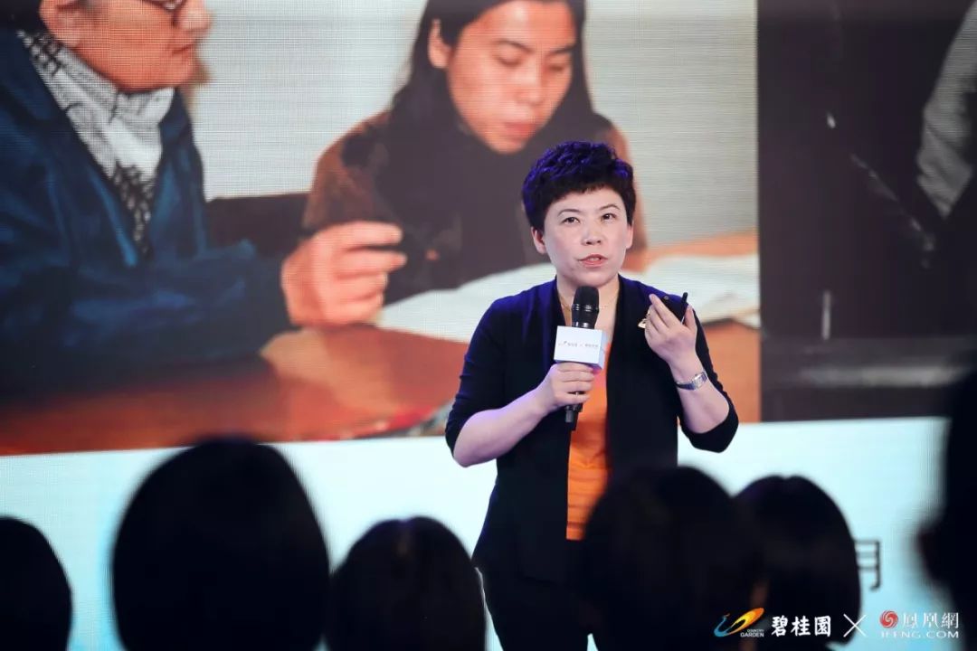 奥运冠军邓亚萍莅临国华中学，激励学子不断追求卓越