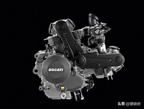 杜卡迪monster796深度评测,杜卡迪新monster和821对比