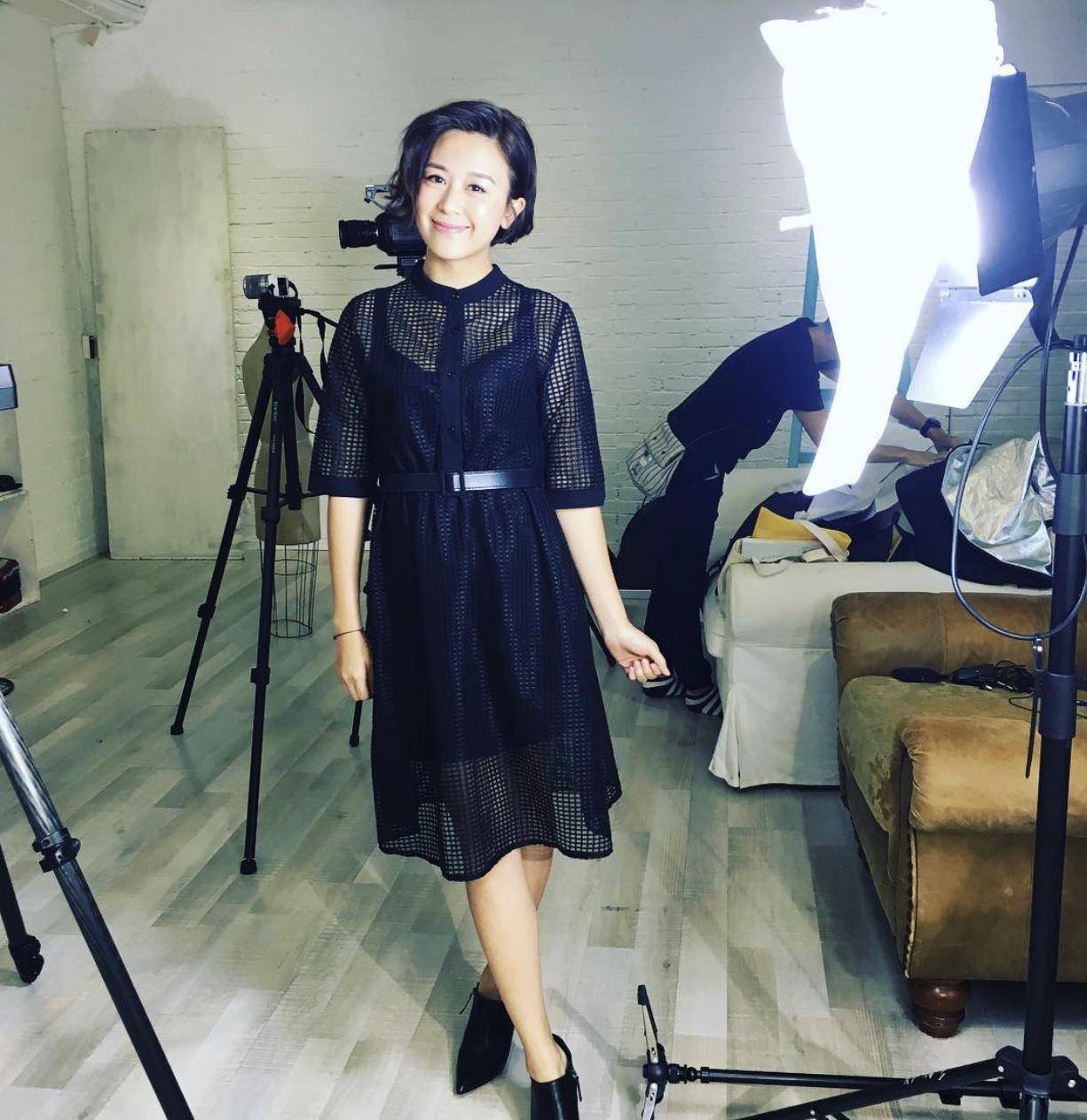 歌迷晒和黄家驹合照,tvb黄贯中采访谈黄家驹完整