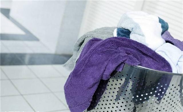 皮肤敏感泛红长痘怎么办,皮肤粗糙泛红起痘