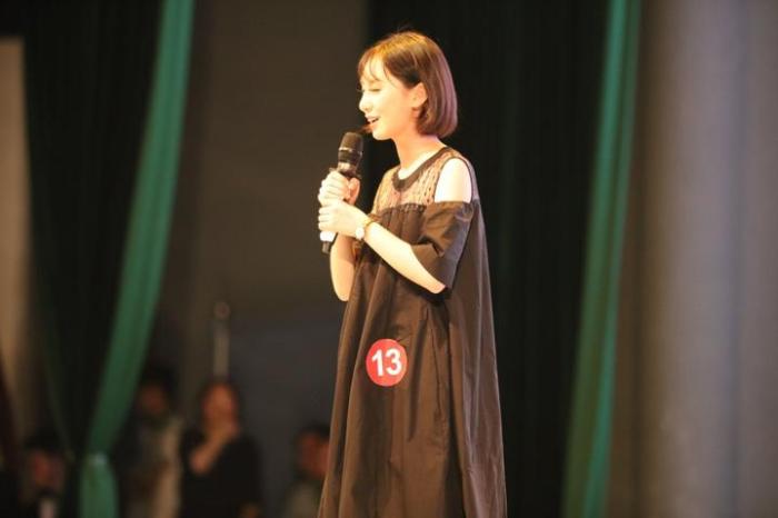 高考703分的义乌学霸是个女球痴，高考前一月每天都在跟男生踢球