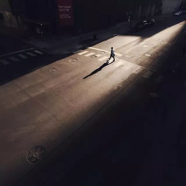 他是一名设计师,靠玩手机摄影成为了苹果签约摄影师