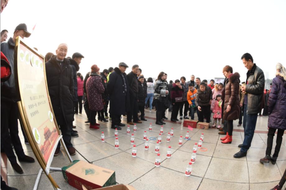 广元市老城小西街嘉陵广场,看看广场有多热闹