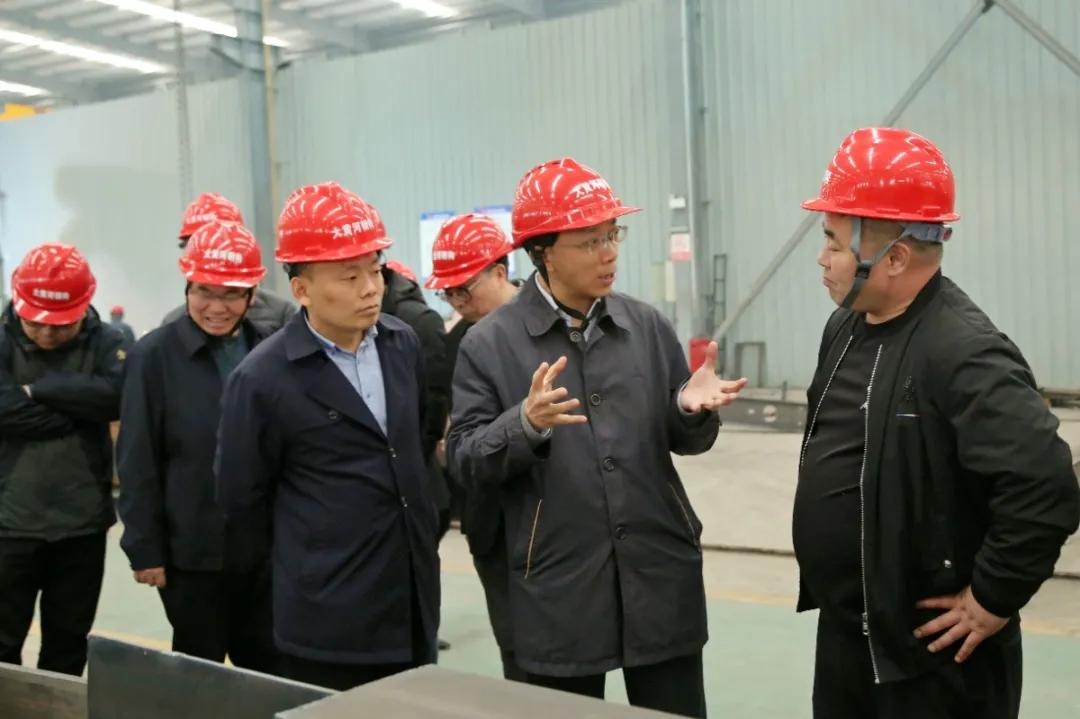 李东赴成雅工业园区调研