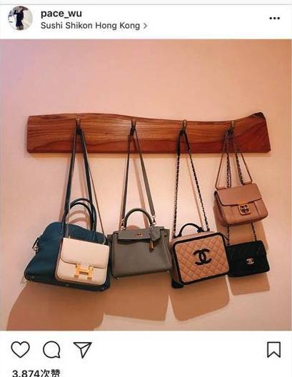 曾穿搭两千万起步的吴佩慈，现参加闺蜜儿子抓周派对，无钻戒包包