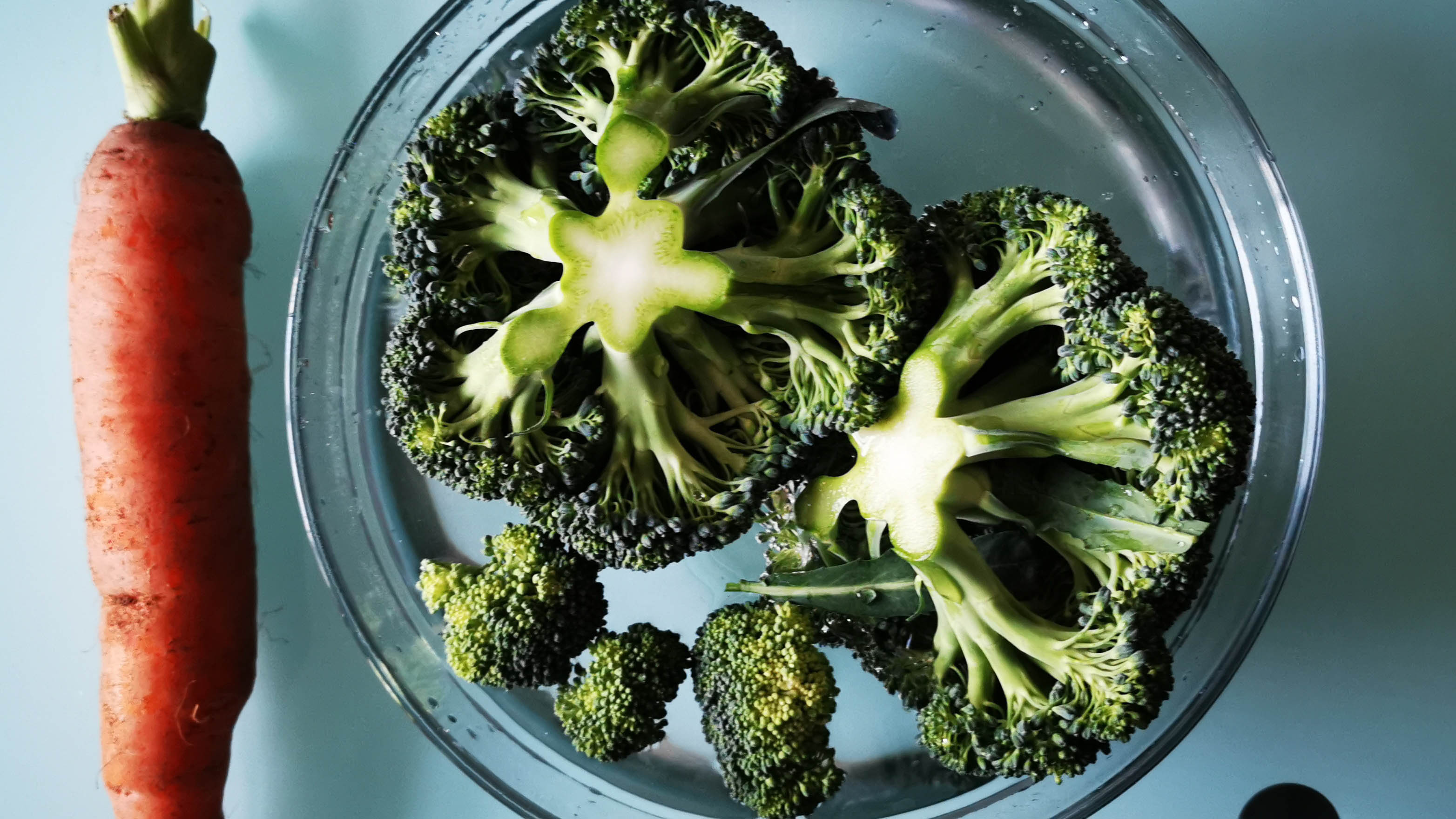 白灼西兰花怎么清洗和处理,怎样清洗西兰花才能洗得干净呢