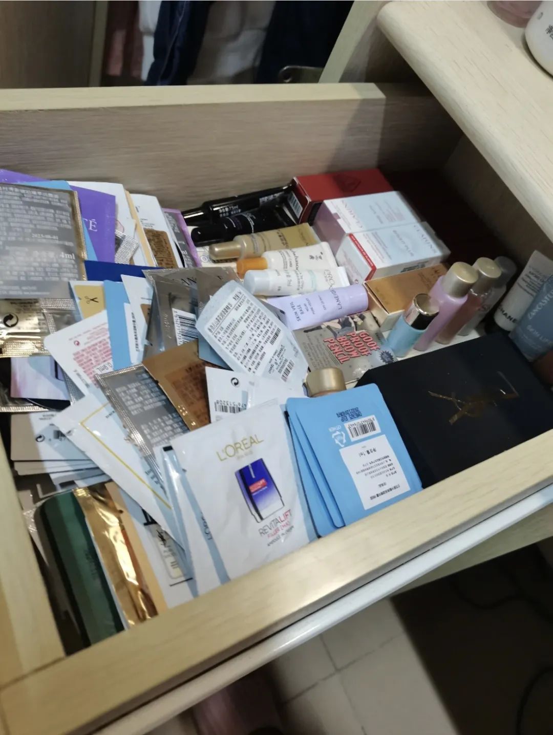 女子双11买900多化妆品,双11女生狂购物