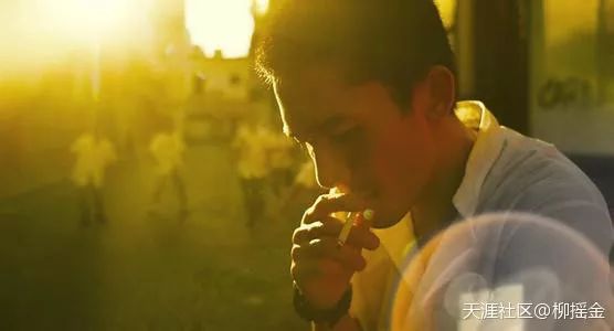 尽管少儿不宜，但电影中的抽烟镜头，竟如此迷人