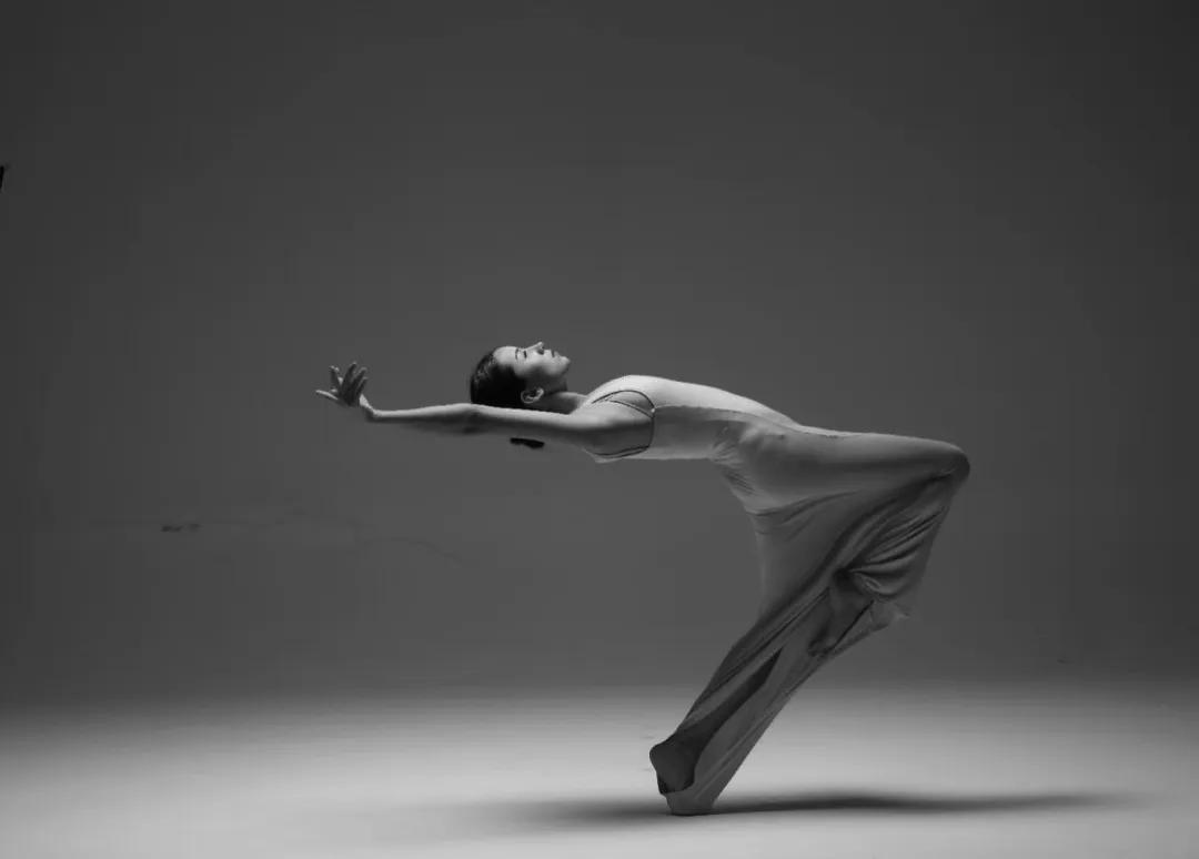 *疆新**“杨丽萍”古丽迪娅尔