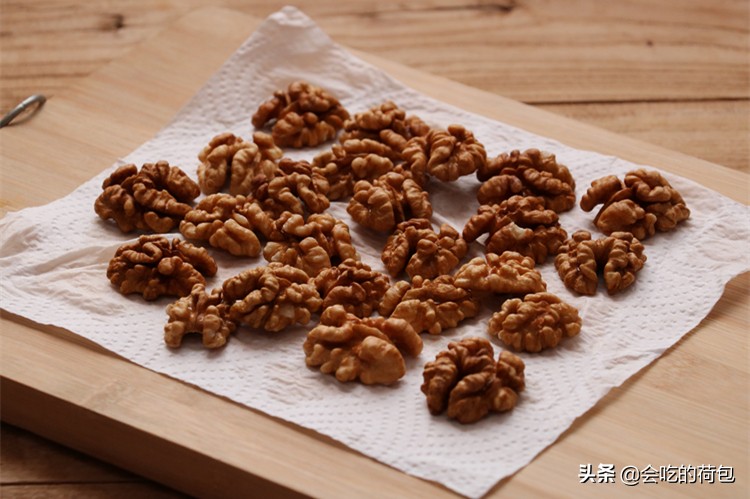 核桃和醋一起吃有什么功效,醋泡核桃真的对人体有好处吗