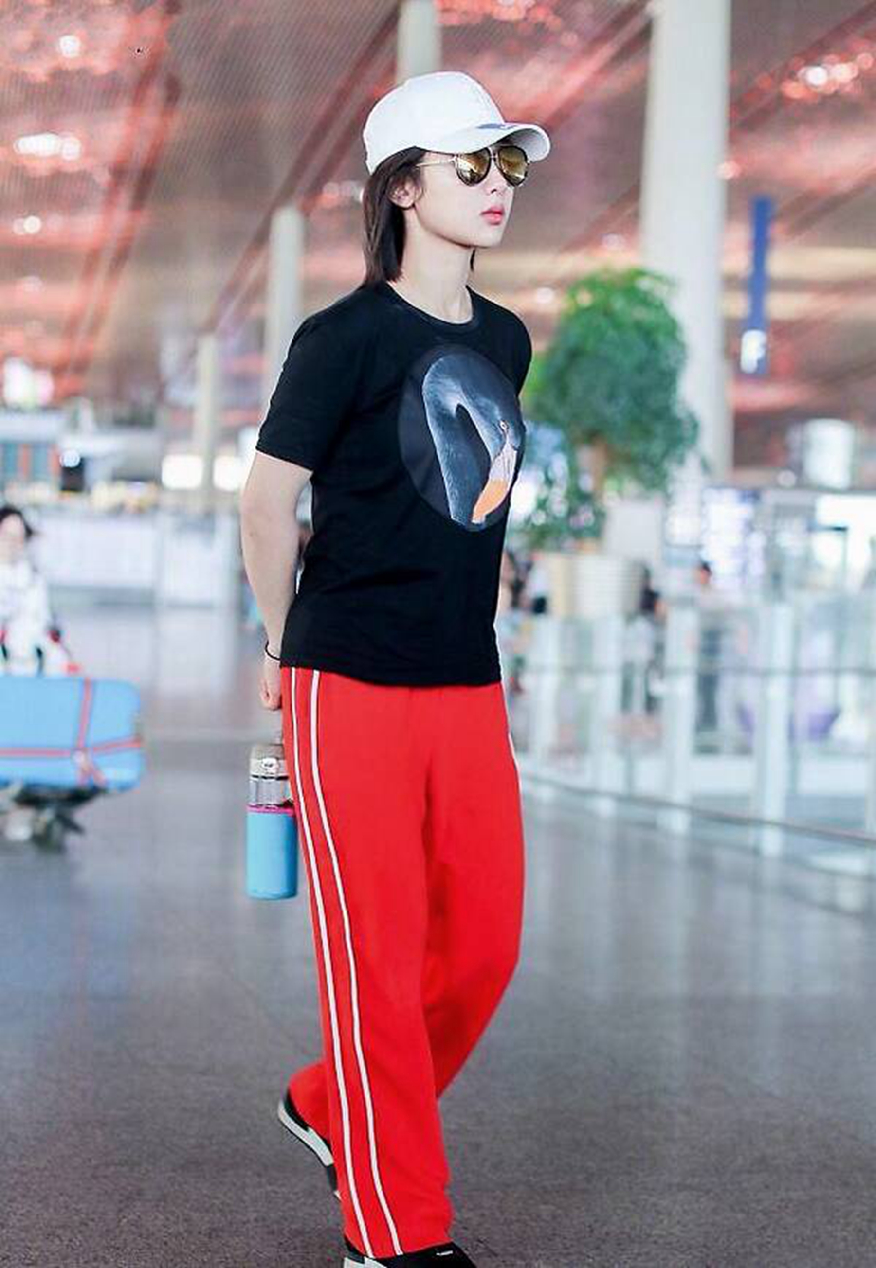 今年流行“例假裤”，时髦显瘦又新颖，腿粗妹子的福音