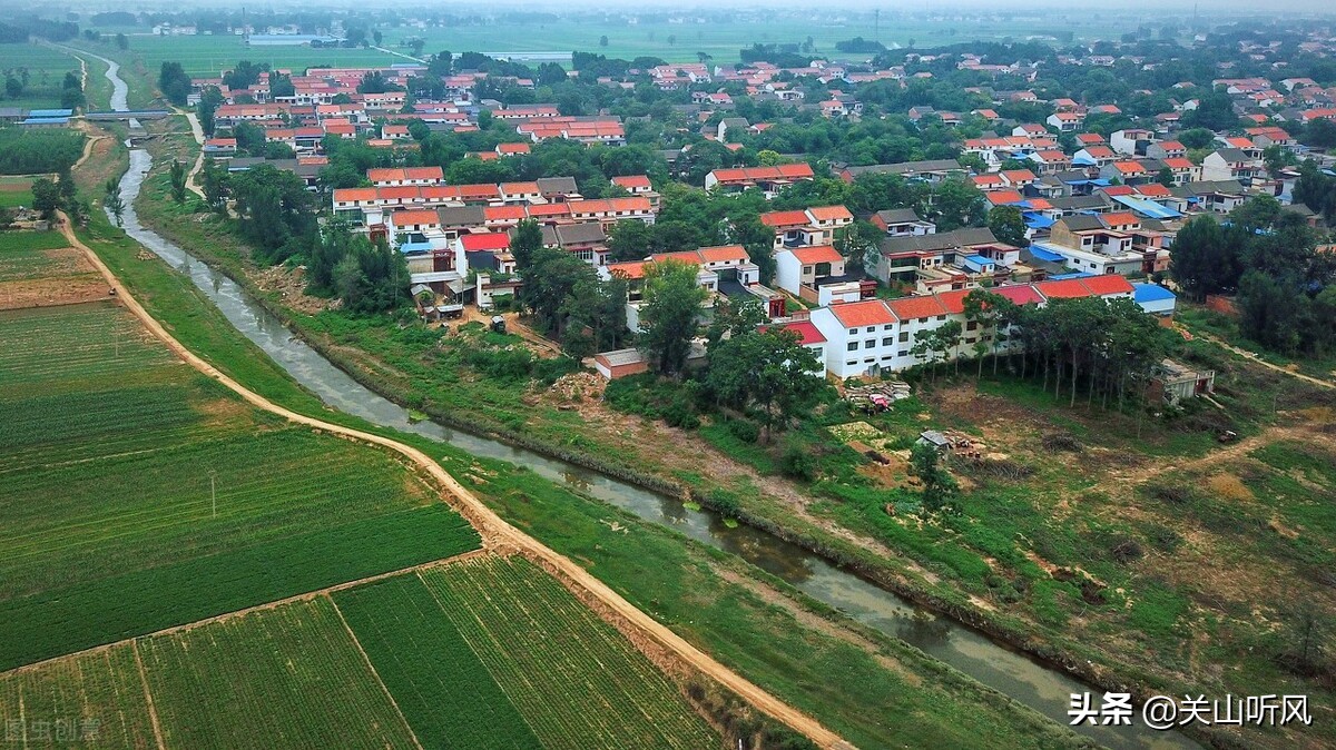 盖房莫盖背水路是什么意思,农村建房何为出门见山墙
