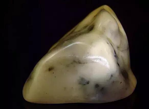 见惯了宝玉石，它的原石长啥样？有些毫不起眼，捡到千万别丢……