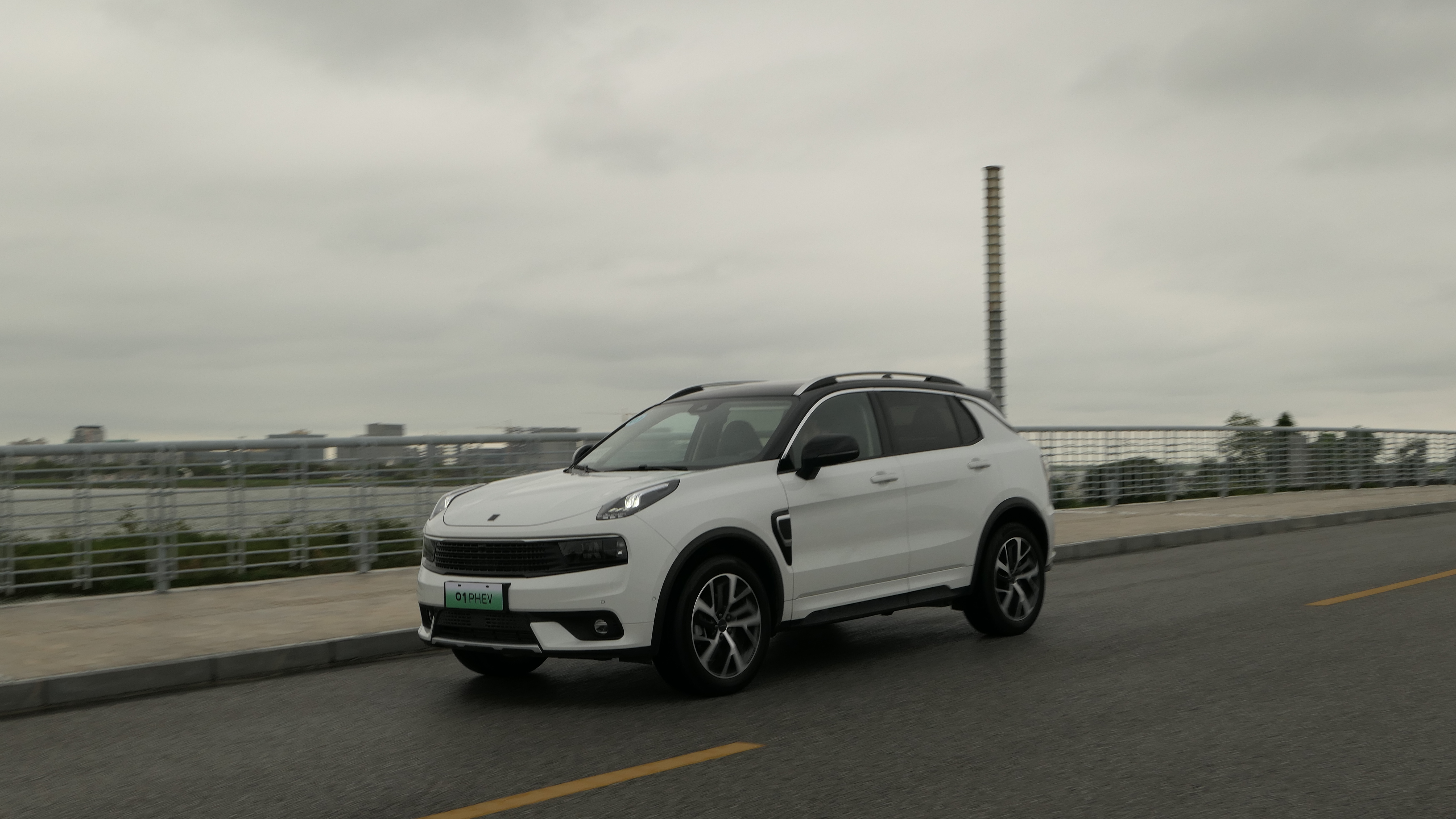 买插电混动suv还是纯燃油车好,买插混车的体验