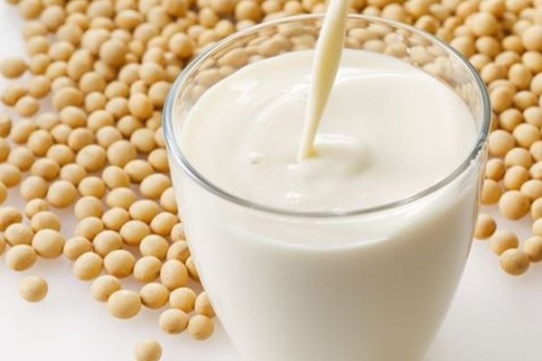 变质牛奶喝了怎么办,过期的豆浆和牛奶能浇花吗