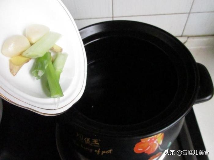 砂锅鲫鱼汤怎么做好喝又营养补钙,砂锅鲫鱼汤怎么炖才能好喝