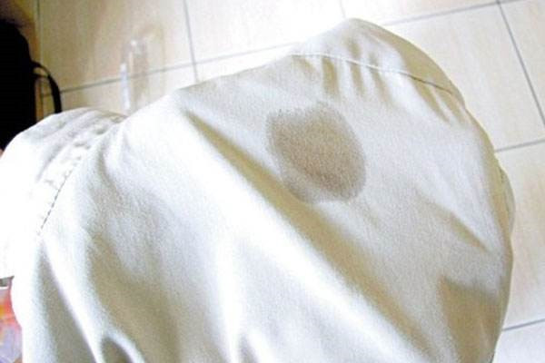 衣服沾上笔油用什么可以清除,衣服上弄到了笔油怎么去除