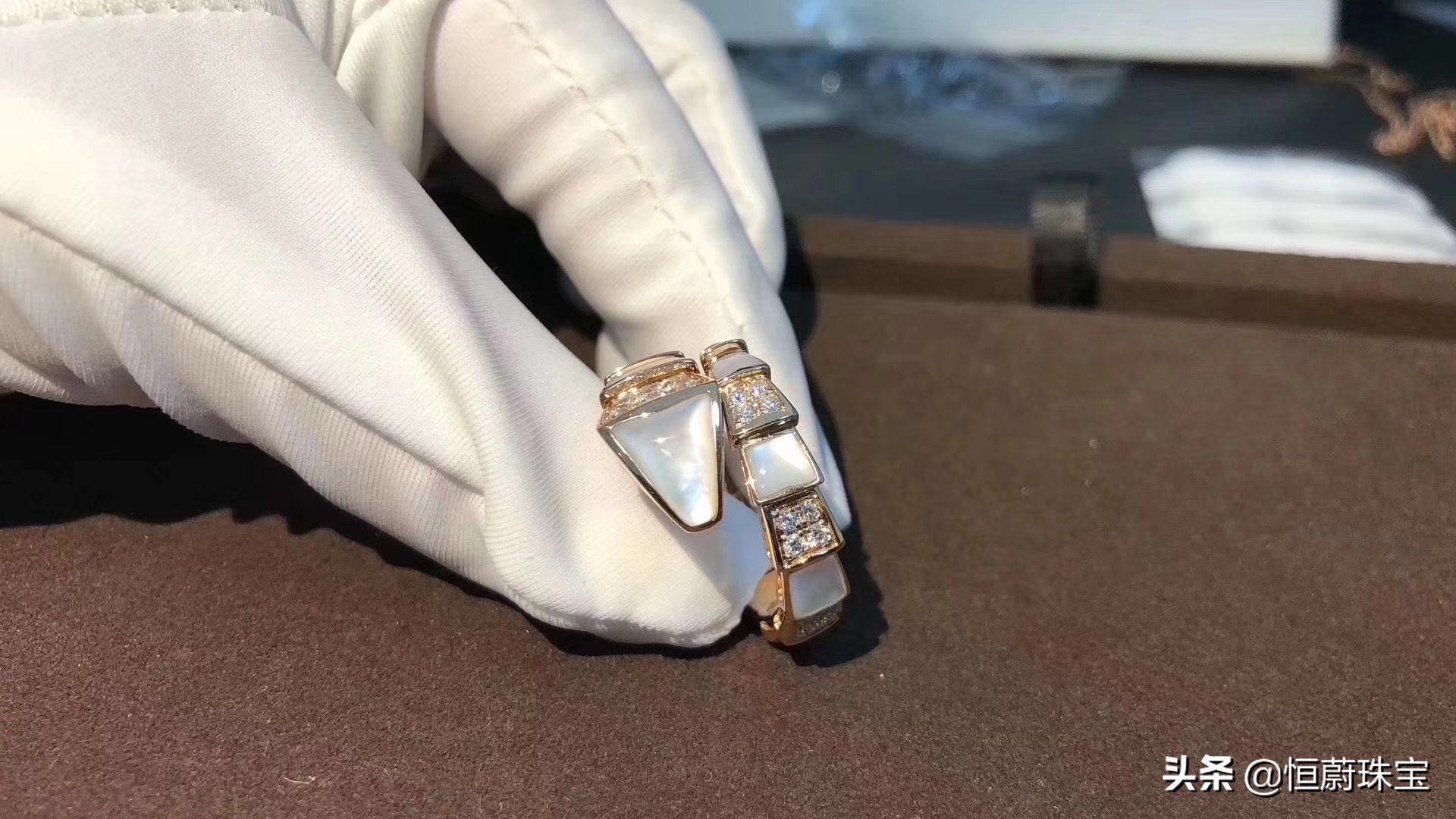 梵克雅宝四叶草灰色项链怎么保养,梵克雅宝四叶草项链怎么清洁