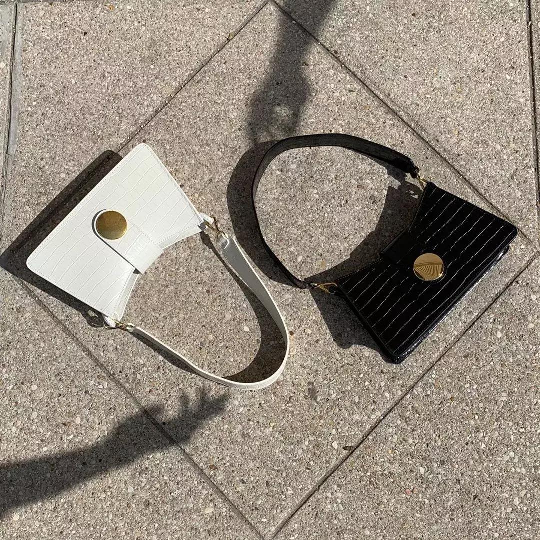 女明星背什么小众包,女明星背超便宜的包