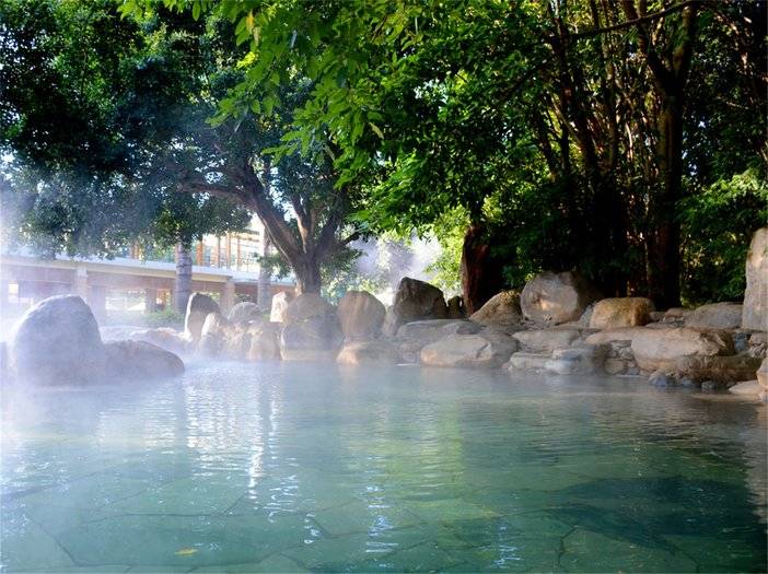 昆明弥勒温泉推荐,弥勒湖泉温泉五一