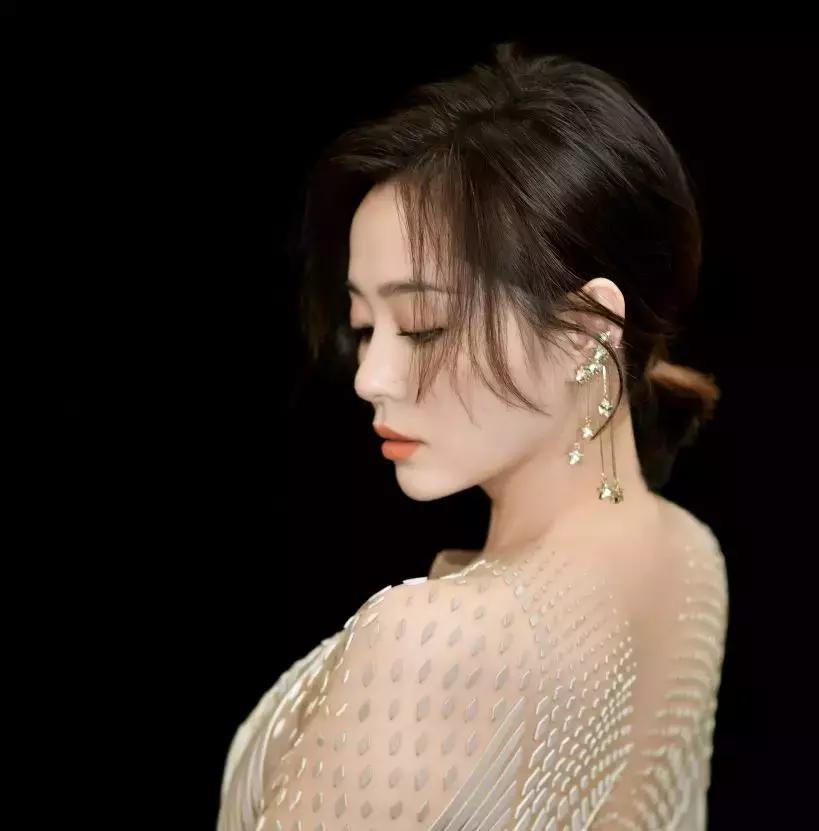 错爱15年终甩渣男,让王思聪都疯狂打call的她惊艳了全网!