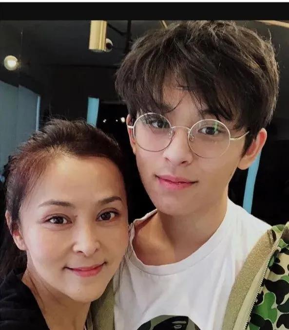 抛弃“最美琼女郎”,被陈道明提携,离婚9年又翻红:好狠一男的