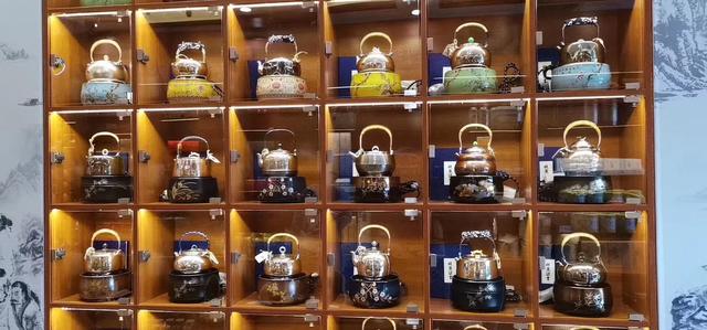 银壶银杯煮茶喝茶好吗,泡茶为什么用银壶煮水比较好