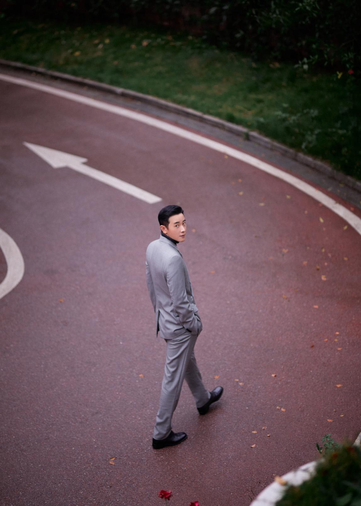 罗晋西装惊艳亮相,罗晋浅蓝色西装